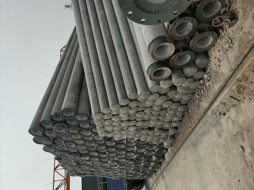 水泥電桿到處可見，而且也知道它是中空的，但是就是沒有想過它是如何生產(chǎn)出來的